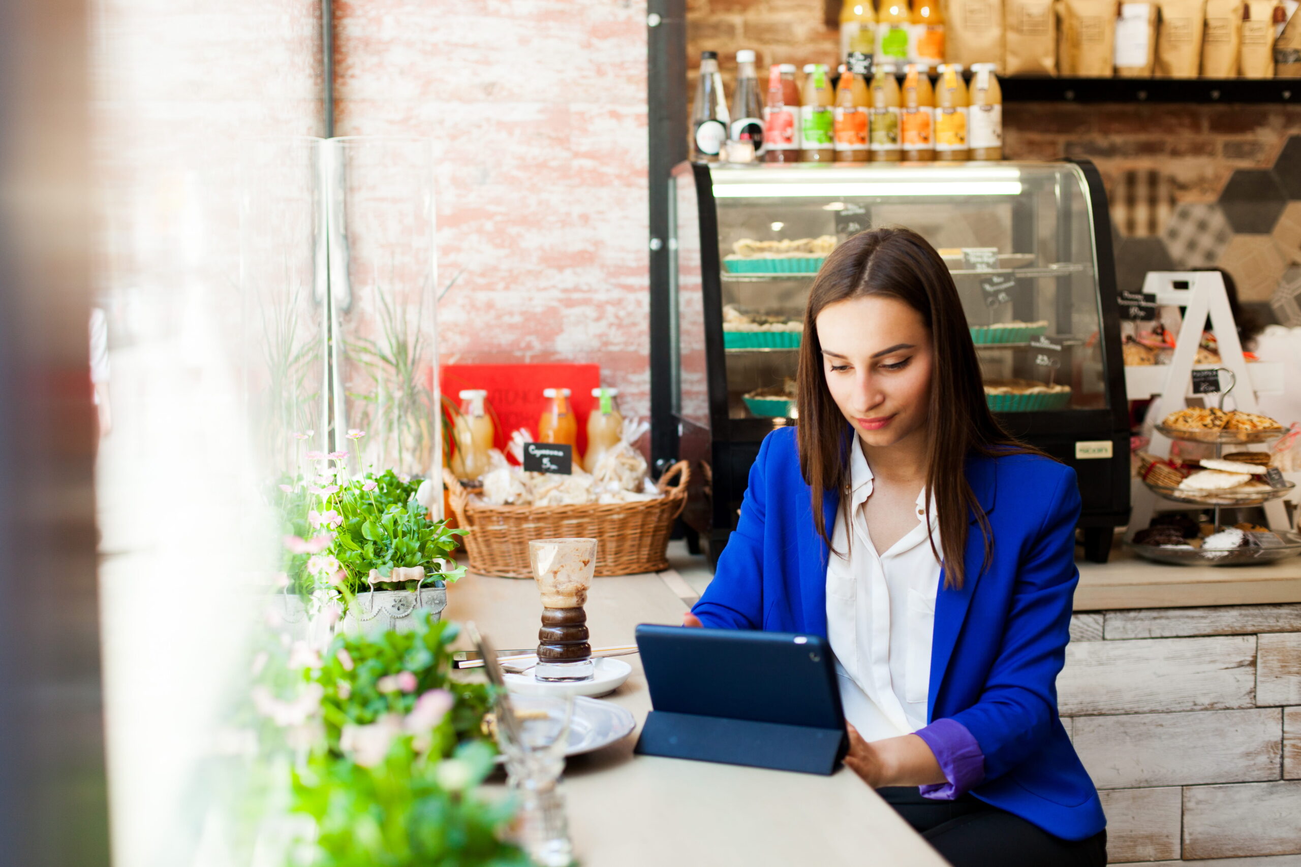woman-works-with-tablet-table-cafe (1)